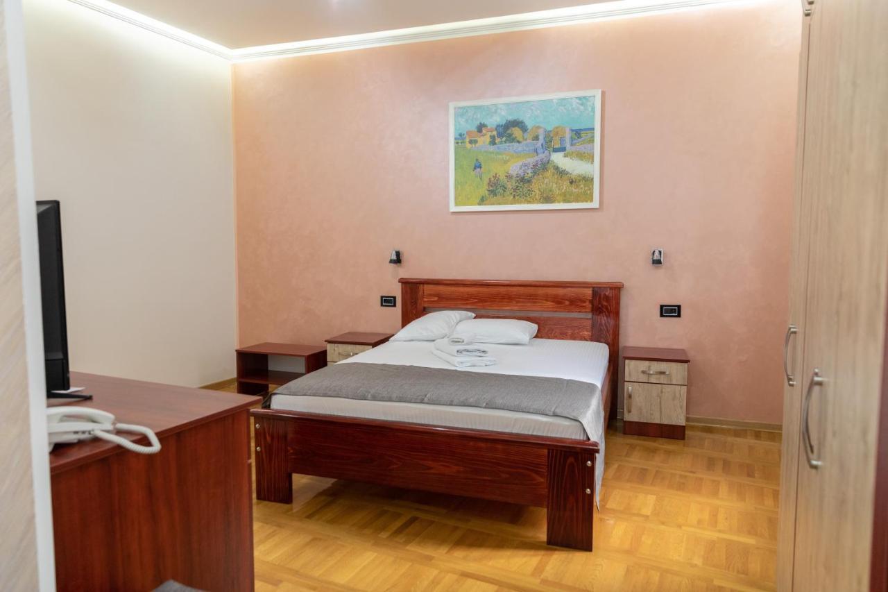 Hotel Kutko Pančevo 外观 照片